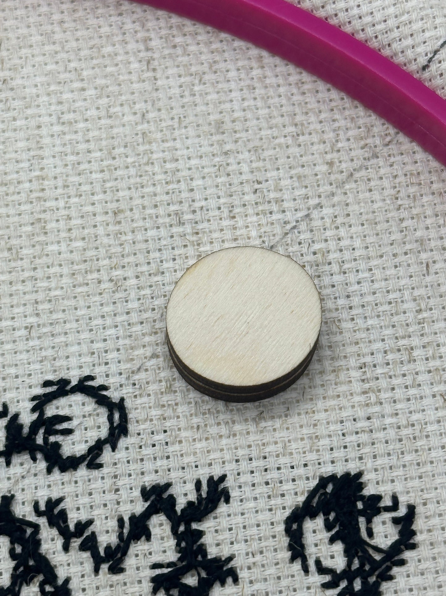 Daisy Ghost Needle Minder - Embroidery | Cross Stitch | Needlepoint | Crewel