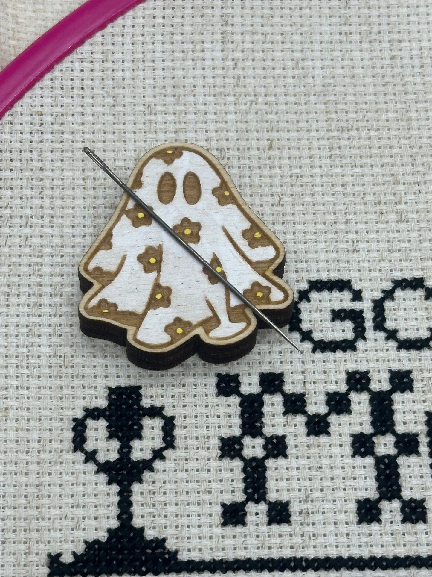 Daisy Ghost Needle Minder - Embroidery | Cross Stitch | Needlepoint | Crewel - Obscurious Creations